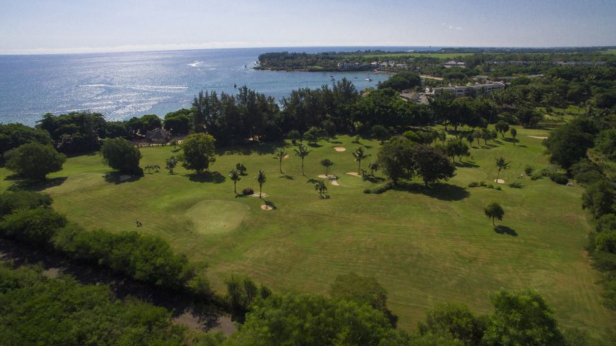 Le Maritim Golf Course est un beau parcours de 9 trous sur la côte