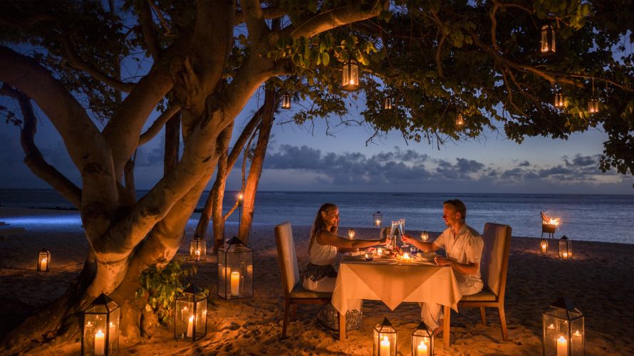 Honeymoon & Wedding couple in romantic pool, Mauritius